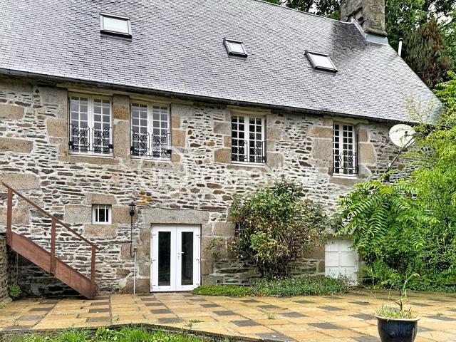DANS LA VALLEE DE BROUAINS, BELLE LONGERE 124 M2 AVEC GITE AU CALME SANS VOISIN PROCHE