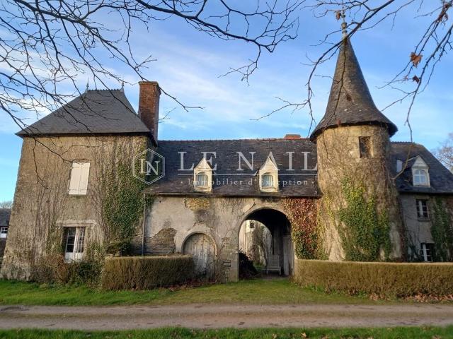 Dans le Morbihan, Maison mitoyenne d'un vaste Manoir à 30 minute