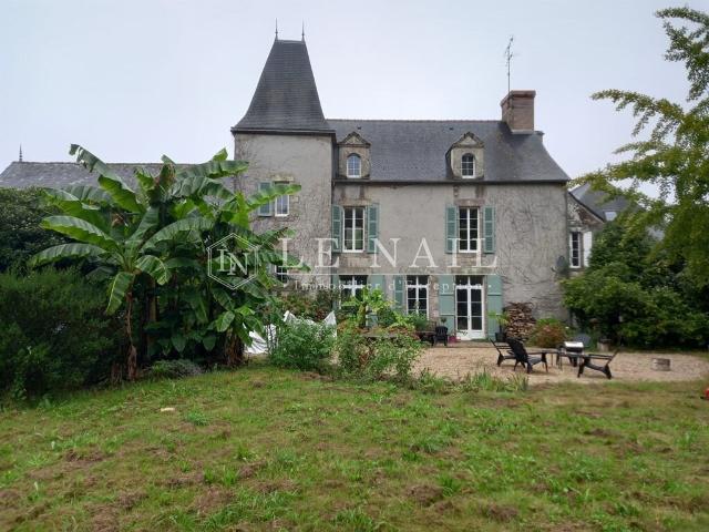 Dans le Morbihan, Logis mitoyen d'un vaste Manoir à 30 minutes d
