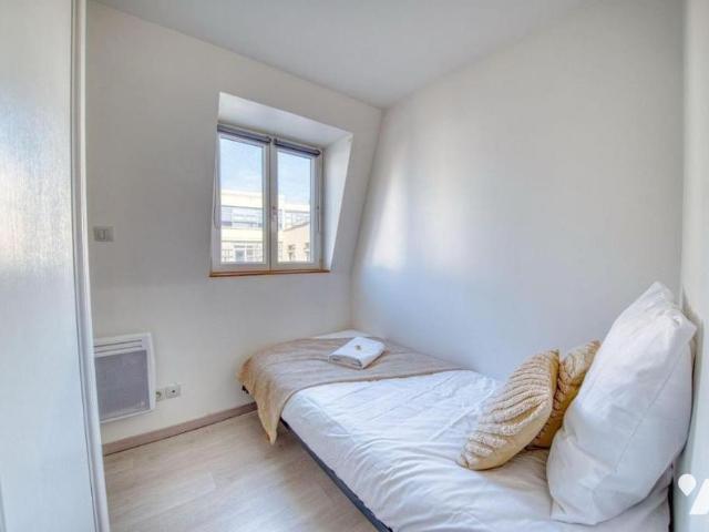Dans le Centre Ville de REIMS, 4 rue Houzeau Muiron, Appartement récemment rénové comprenant.