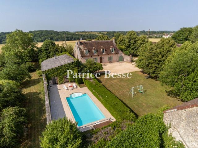 Dans le Loiret, un ancien relais de chasse du 17e s restauré. 276m² Courtenay