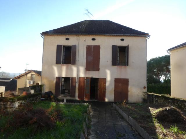DANS LE LOT MAISON DE VILLAGE EN PIERRE