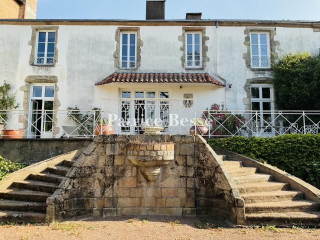 Dans le quartier historique de Cholet, un hôtel particulier. 393m² Cholet