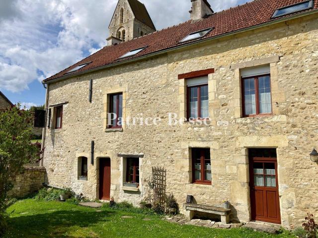 Dans le vignoble champenois, à une demi heure à l'ouest de R. 186m² Reims