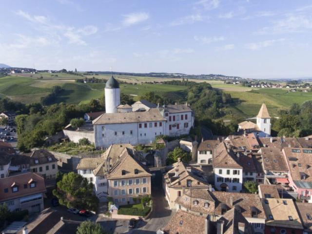 Dans le Vieux Bourg d'Aubonne, maison historique rénovée de 4 pièces