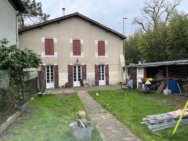 DANS LE VILLAGE DE DURANCE