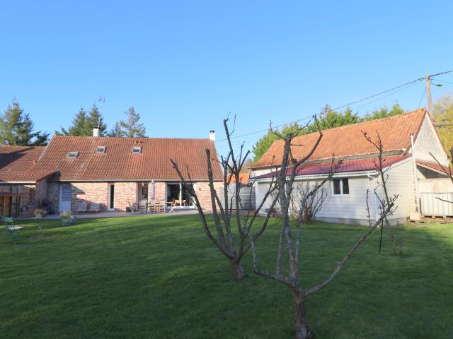 Dans le village de SAINT JOSSE superbe propriété de 5ch avec gite et gros potentiel bâtie sur 1153 m2