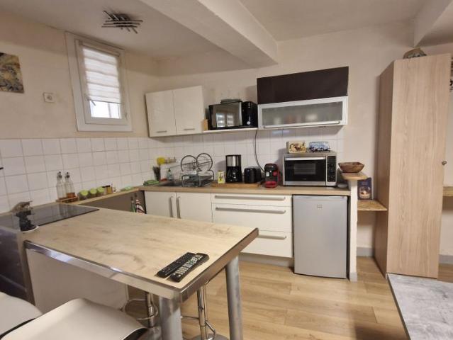 Dans le village, studio entièrement rénové