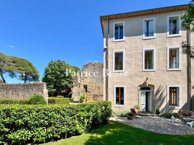 Dans l'Hérault, près de Béziers, une maison de maître du 19e. 345m² Béziers