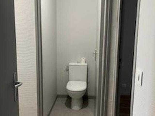 Dans résidence avec ascenseur, appartement T3 entièrement rénové de 63,20m² au 1er étage