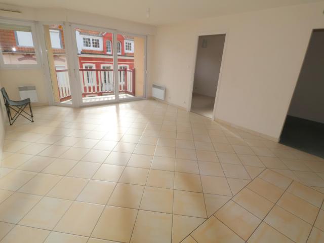 Dans résidence récente en centre ville superbe 2 pièces cabine de 49.80 m2 avec balcon cave et parking inclus