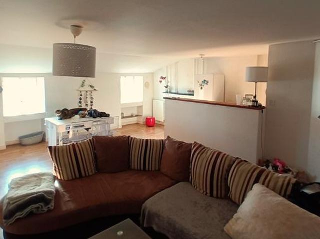 Dans un magnifique immeuble du XVIII ème siècle type 3 mansardé de 61 m² au dernier étage