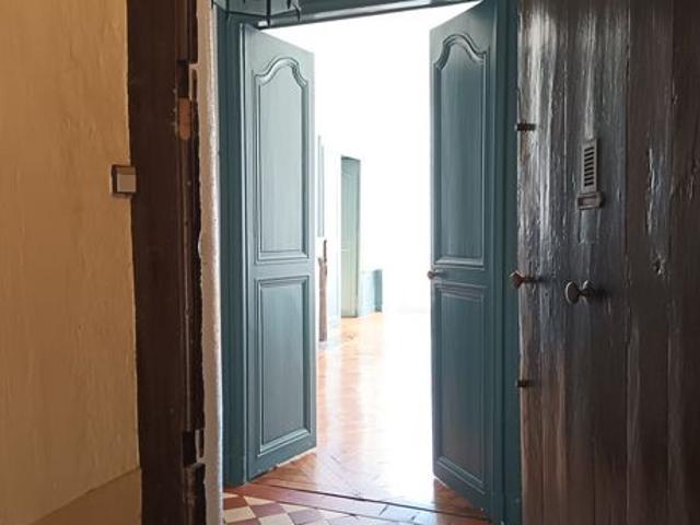 Dans un magnifique immeuble du XVIII ème siècle classé au titre des Monuments Historiques, splendide appartement de 116 m²
