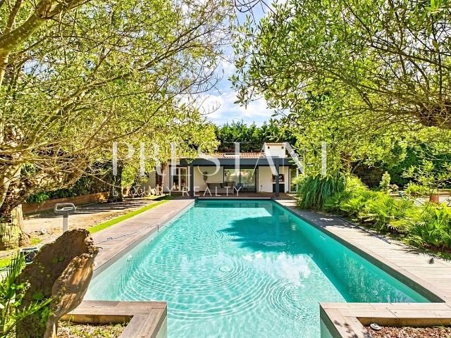 Dans un oasis au coeur du quartier des Fleuristes 590m² Anglet