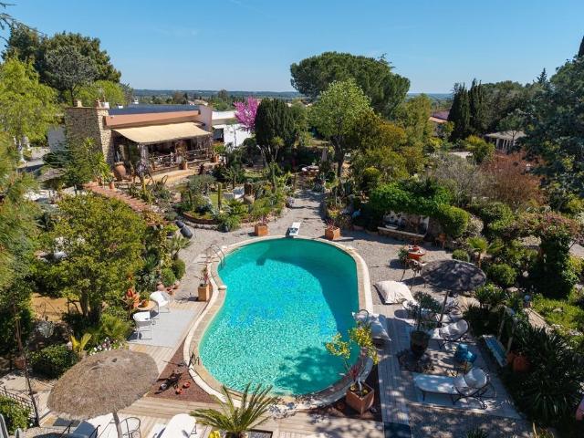 Dans un Cadre de Verdure Idyllique, Propriété Singulière et. 295m² Villeneuve lès Béziers
