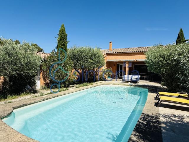 Dans un cadre exceptionnel, villa de plain pied rénovée 138m² Remoulins