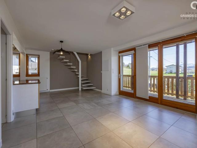DANS UN CORPS DE FERME APPARTEMENT TYPE 4 DUPLEX A EPAGNY