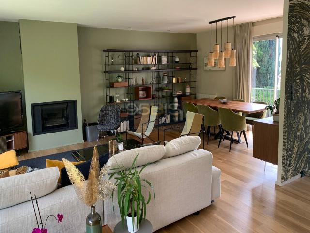 Dans un domaine securisé avec piscine et tennis Luxueuse maison 5 chambres 3 bains climatisée