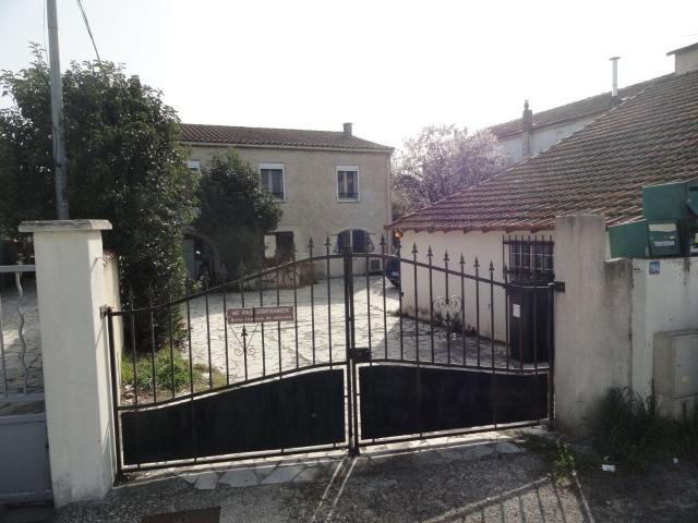 En Exclusivite Dans un ensemble immobilier de 4 lots.Apparte. 86m² Arles