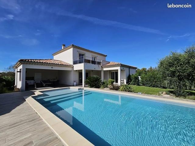 Dans un environnement de qualité, Spacieuse villa