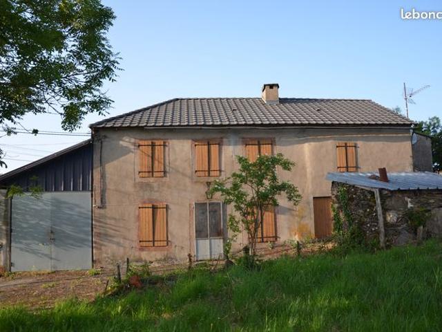 Dans un hameau sur la commune du Masnau Massuguies à 20mn d'Alban, 12km de Paulinet, une maison de 88m2 sur 942 m2 de terrain avec petite dépendance