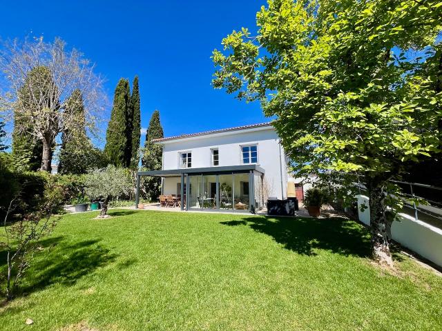 Dans un quartier privilégié de Villeneuve sur Lot, à quelque. 171m² Villeneuve sur Lot
