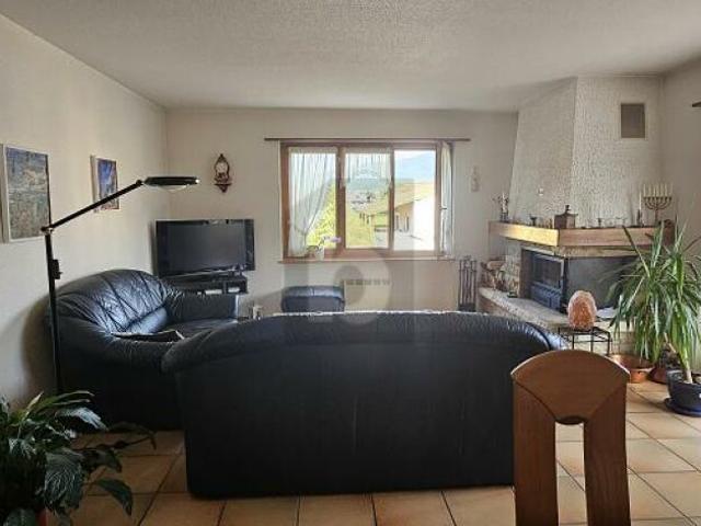 DANS UN QUARTIER RÉSIDENTIEL AU CALME