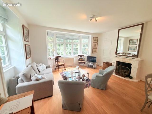 Dans un secteur boisé du Touquet, à 2 pas du golf superbe 4 pièces en duplex de 81.86m², 2 places de parkings