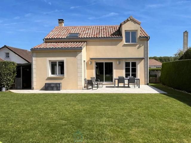 Dans un secteur recherché, voici une maison très confortable et très bien équipée