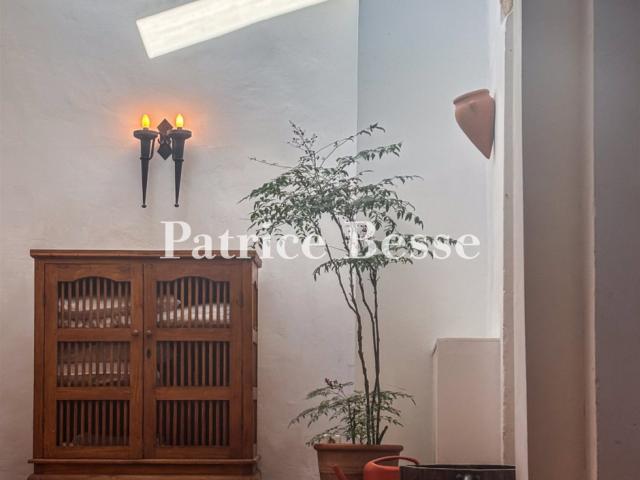 Dans un village typique du Haut Var, une maison du 17e s. Et. 440m² Barjols