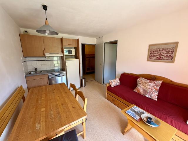 Dans une résidence au pied des pistes de ski au col du Mollard, bel appartement de 32 m2 situé au 2e étage