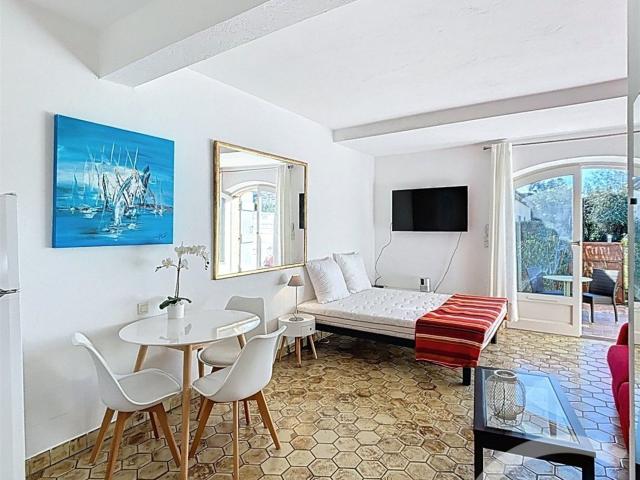 Dans une résidence sécurisée de MandelieulaNapoule, à deux p. 27m² Mandelieu la Napoule