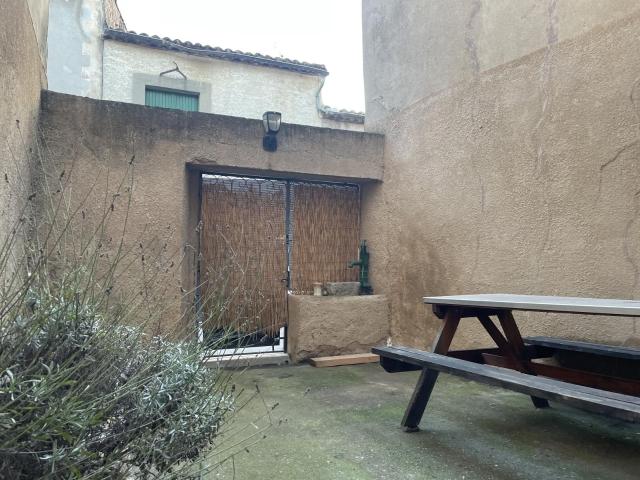 Dans village du Minervois, charmante maison en Pierres R+2 avec