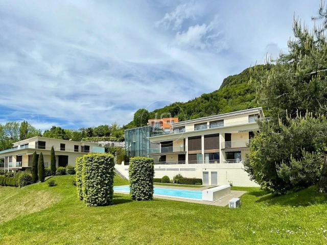 Dachboden mit einer 200 m² großen Terrasse und atemberaubender Aussicht in Montreux
