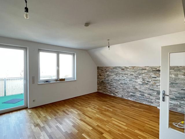 Dachgeschosswohnung mit Terrasse in RUHELAGE in Brunn am Gebirge | ZELLMANN IMMOBILIEN