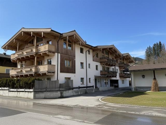 Dachgeschosswohnung mit Sichtdachstuhl & Sonnenbalkon