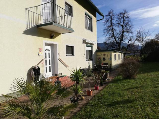 Dachgeschosswohnung möbliert mit Gartenmitbenutzung