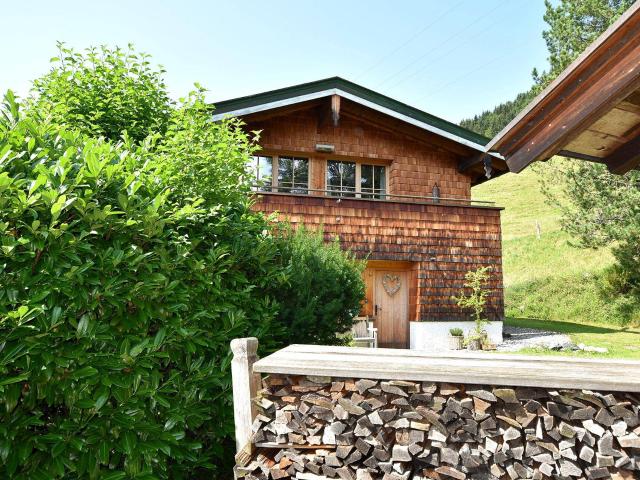 Wo Kitzbühel zu Füßen liegt Ein sonniger Rückzugsort hoch über der Stadt