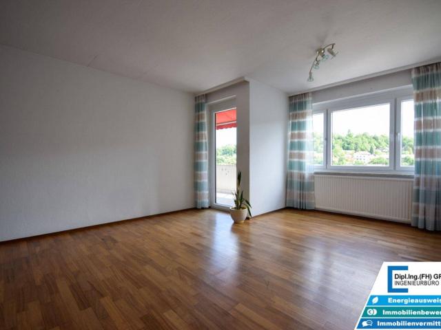 Dachgeschosswohnung in Toplage an der Traun – 3 Zimmer, Loggia & Lift in Thalheim bei Wels