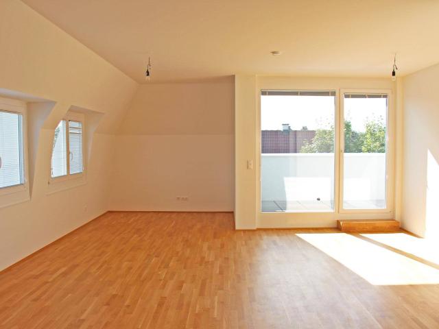 Dachgeschoss 4 Zimmer mit Terrasse Wohnzuschuss möglich!