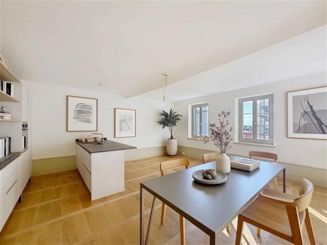 Dachgeschoss Geräumige 3,5 Zimmer 99 m2 + Dachgeschoss in einem renovierten Altbau