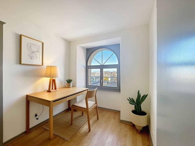 Dachgeschoss Geräumige 3,5 Zimmer 99 m2 + Dachgeschoss in einem renovierten Altbau