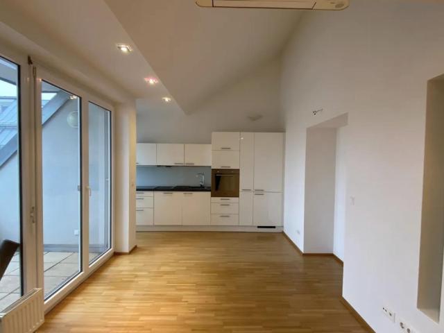 Dachgeschoss Erstbezug in Top Lage von Frankfurt Bockenheim!