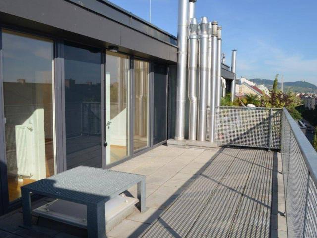 DACHGESCHOSS, FERNLICK, 95 m2 Neubau mit 22 m2 Freifläche, Wohnküche, 1 Zimmer, Wannenbad, Parketten, Innstraße