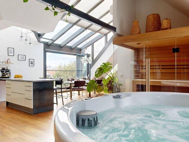 Dachgeschoss Maisonette mit Loft Charakter, Wellness Oase & Weitblick