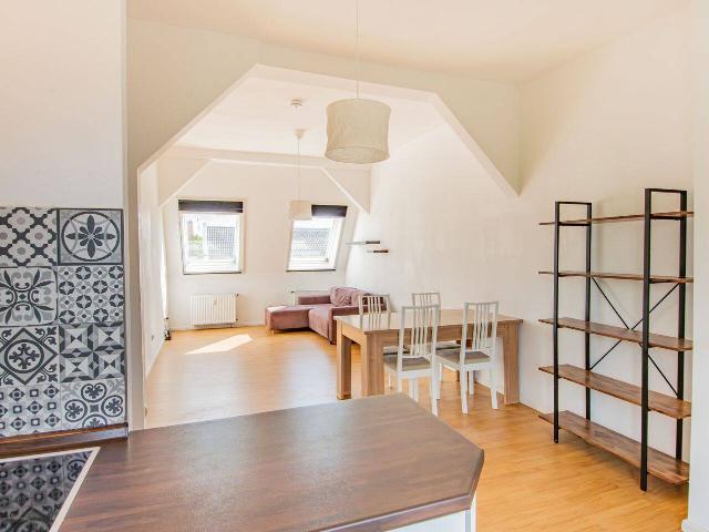 Dachgeschossflair im Weitlingkiez Möbliertes Zuhause mit Terrasse ins Grüne