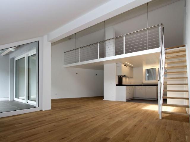Dachwohnung auf zwei Stöcken schöne Loggia