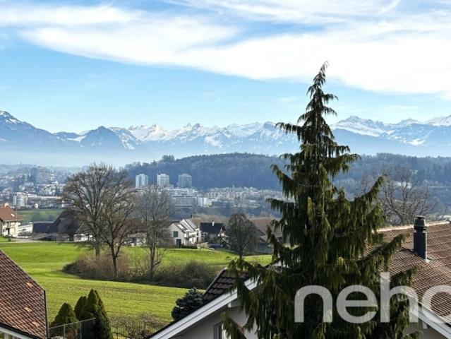 Dachwohnung mit fantastischer Bergsicht und einem separaten Studio