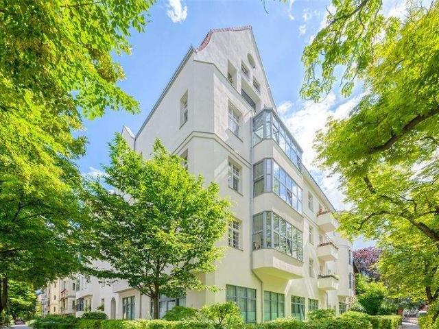 Dachwohnung mit Spitzbogengalerie und Garagenstellplatz VERMIETET