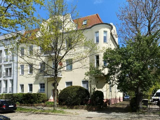 Dachwohnung mit wunderbaren Ausblick und Balkon in Niederschönhausen
